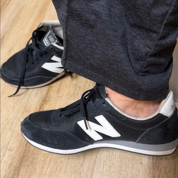 New Balance 410 Retro Black and White Light Weight Sneakers EUC - Picture 13 of 16